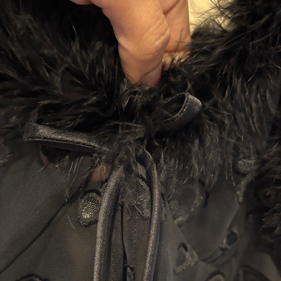 Elegant Black Lace Trimmed Camisole - Picture 4 of 6